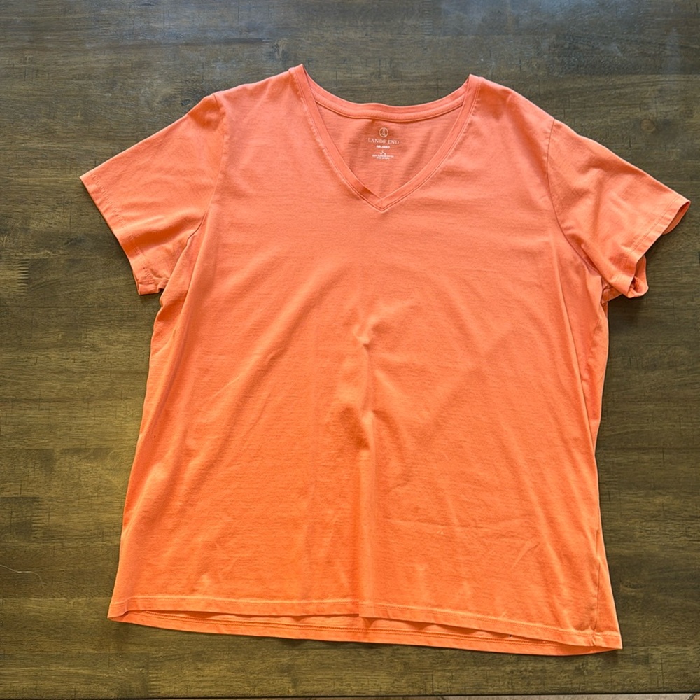 V-neck t-shirt